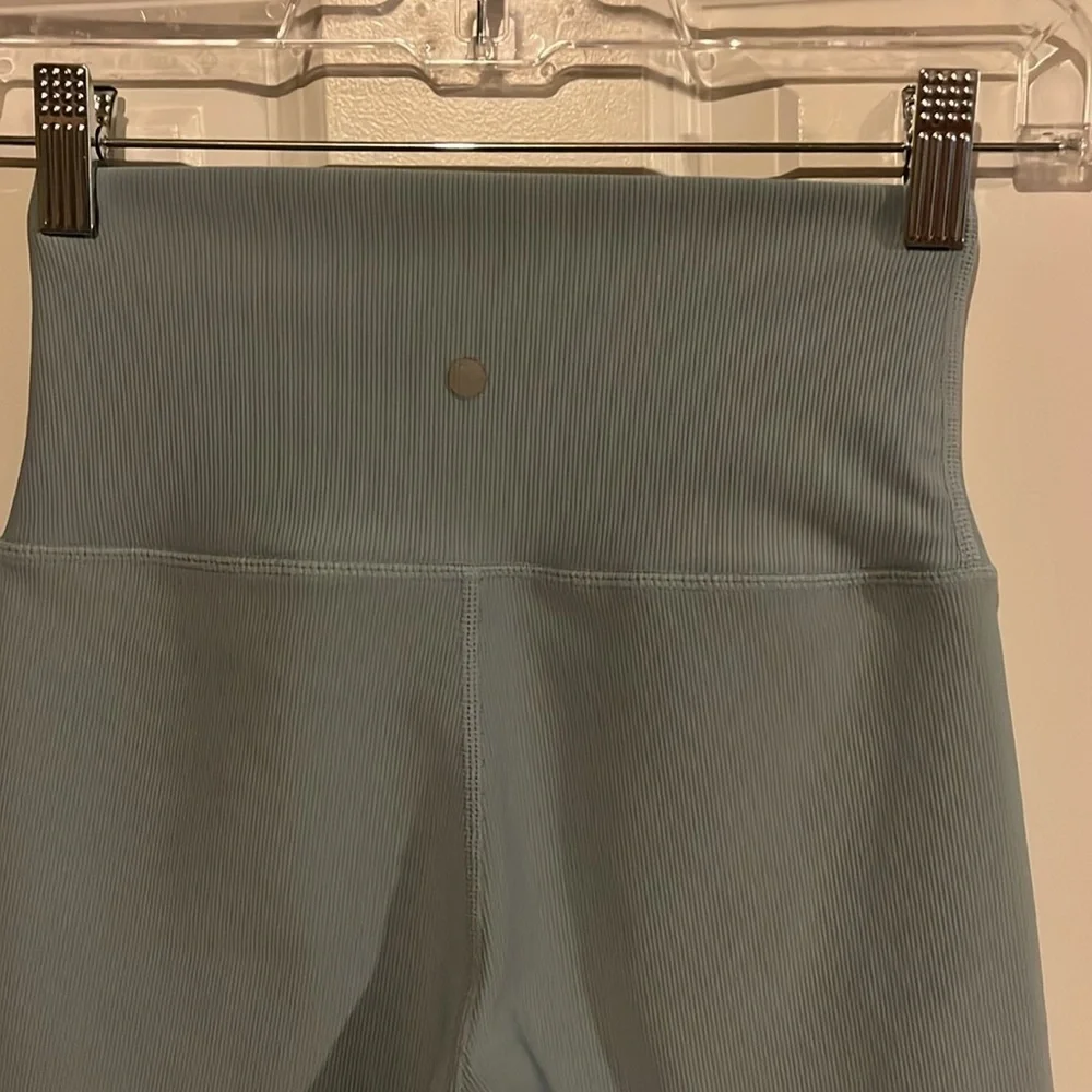 Yogalicious Rib Crossover 7” shorts - Size XS - Picture 3 of 5